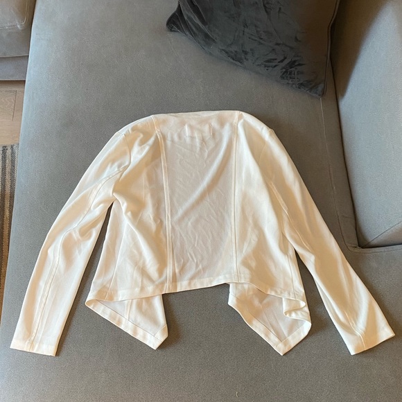 NWT Jack BB Dakota White Shrug Blouse - Picture 4 of 5